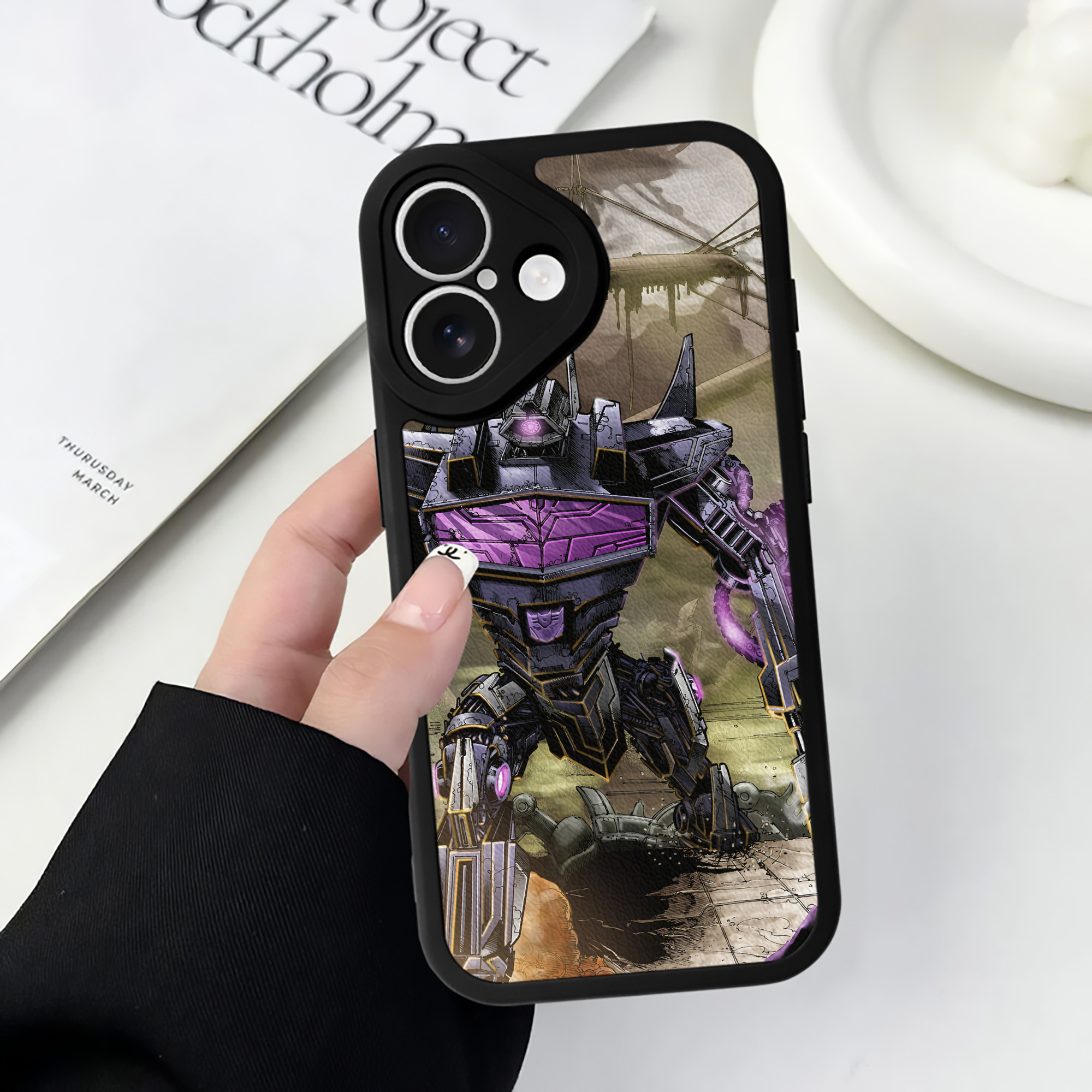 （画像用） Transformers トランスフォーマー 【iPhone 16シリーズ対応】シリコンスマホケース（レザー調） 材質：シリコン